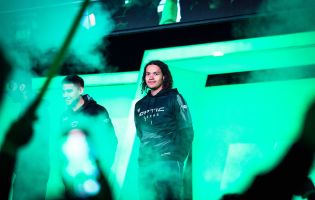 OpTic Texas laat Pred vallen en tekent Huke voor de derde keer opnieuw