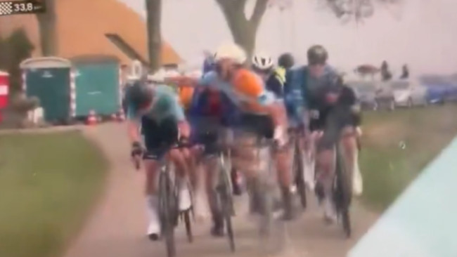 NSN Cycling Team biedt zijn excuses aan voor wielrenner die rivaal op het hoofd slaat