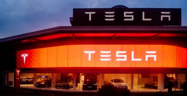 Musk beweert ten onrechte dat Tesla FSD tien keer veiliger is dan normaal menselijk rijden