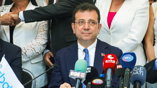Politieke crisis in Turkije: burgemeester van Istanbul vastgehouden te midden van onrust op de markt