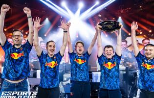 Team Redline verdedigt zijn Esports World Cup-titel door de trofee van 2025 te claimen