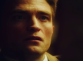 Robert Pattinson zegent ons met weer een grappig stemmetje in de trailer van Primetime 