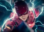 Ezra Miller verontschuldigt zich en helpt The Flash te redden